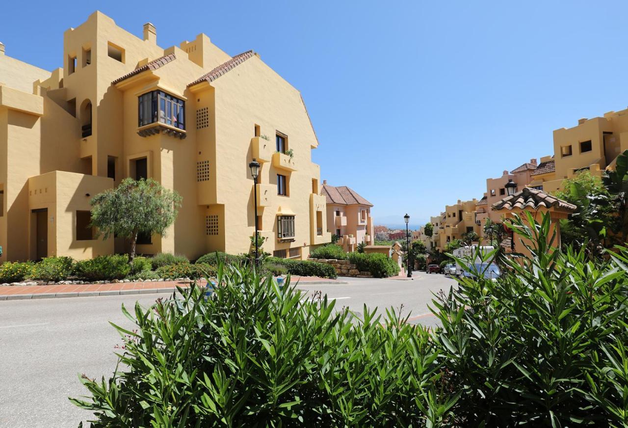 Duquesa Village Apartment - 2 Bed/2 Bath Apartment With Panoramic Sea Views マニルバ エクステリア 写真