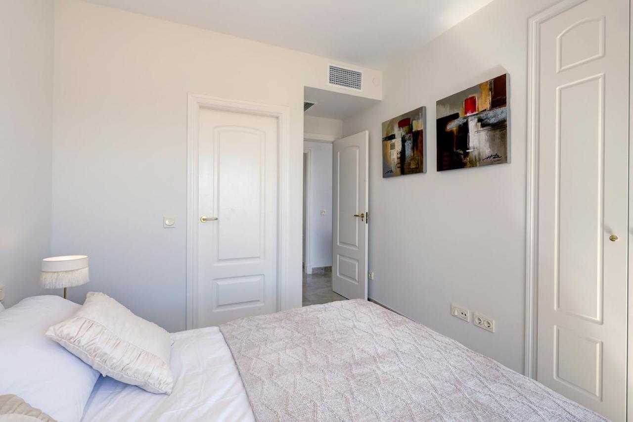 Duquesa Village Apartment - 2 Bed/2 Bath Apartment With Panoramic Sea Views マニルバ エクステリア 写真