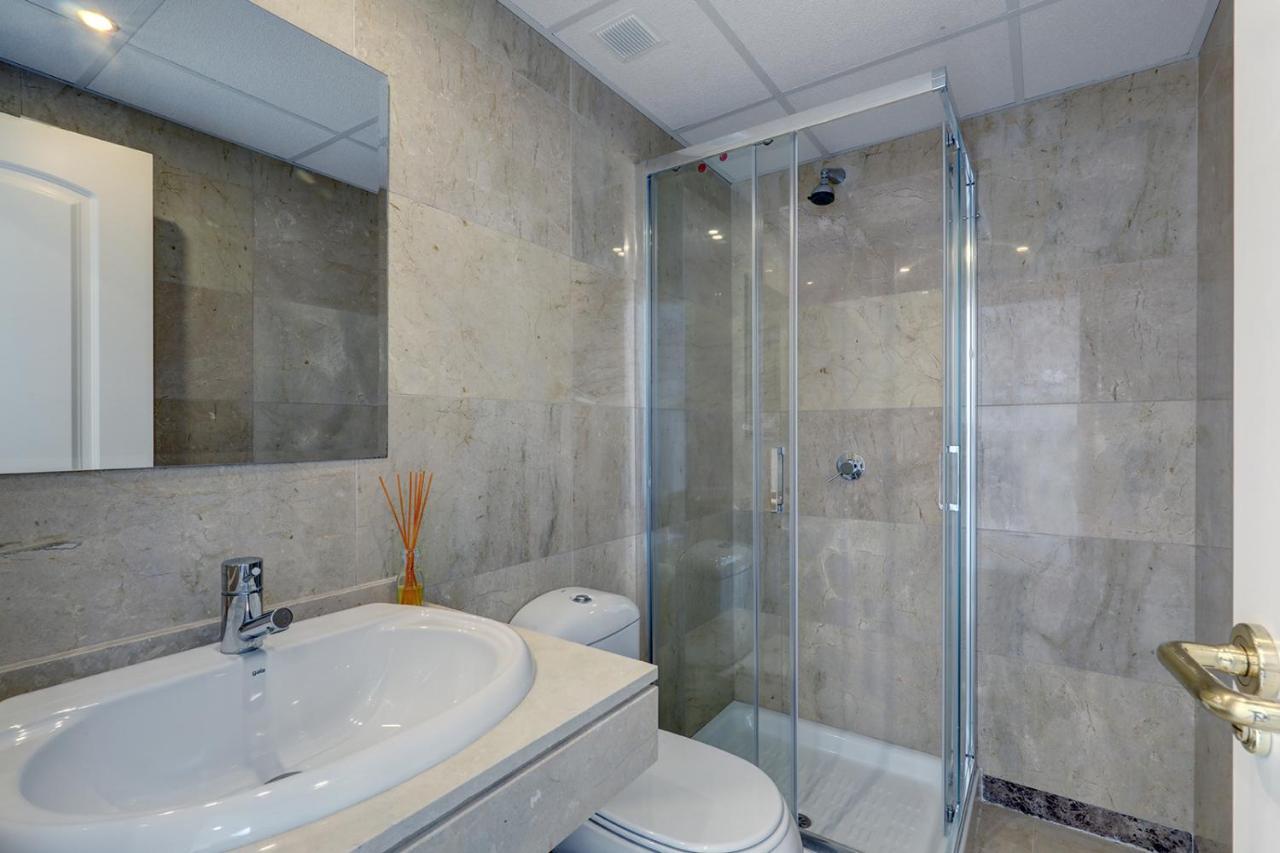 Duquesa Village Apartment - 2 Bed/2 Bath Apartment With Panoramic Sea Views マニルバ エクステリア 写真