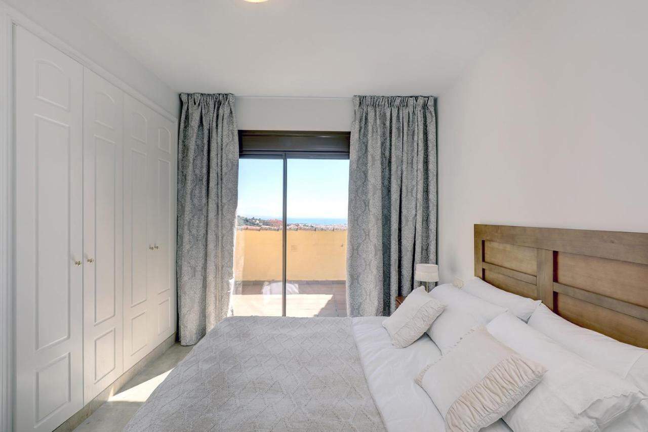 Duquesa Village Apartment - 2 Bed/2 Bath Apartment With Panoramic Sea Views マニルバ エクステリア 写真