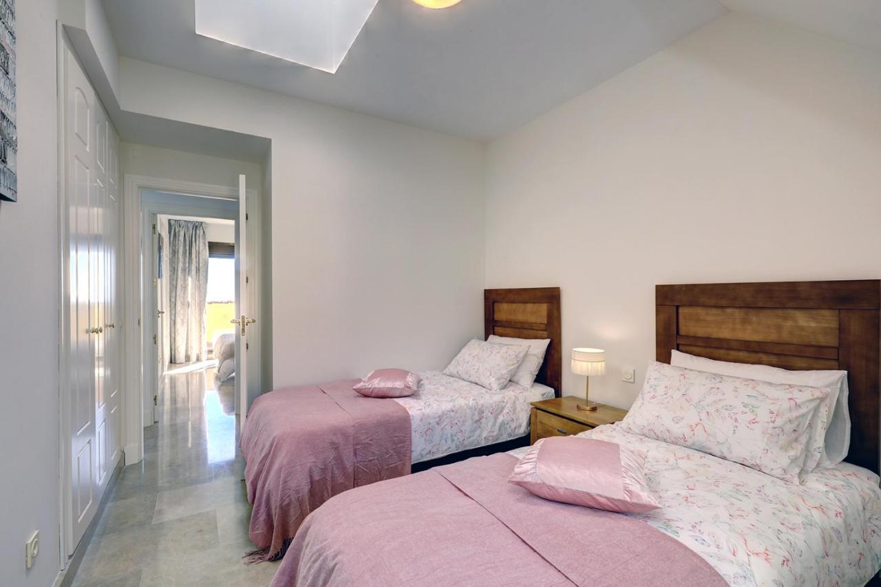 Duquesa Village Apartment - 2 Bed/2 Bath Apartment With Panoramic Sea Views マニルバ エクステリア 写真