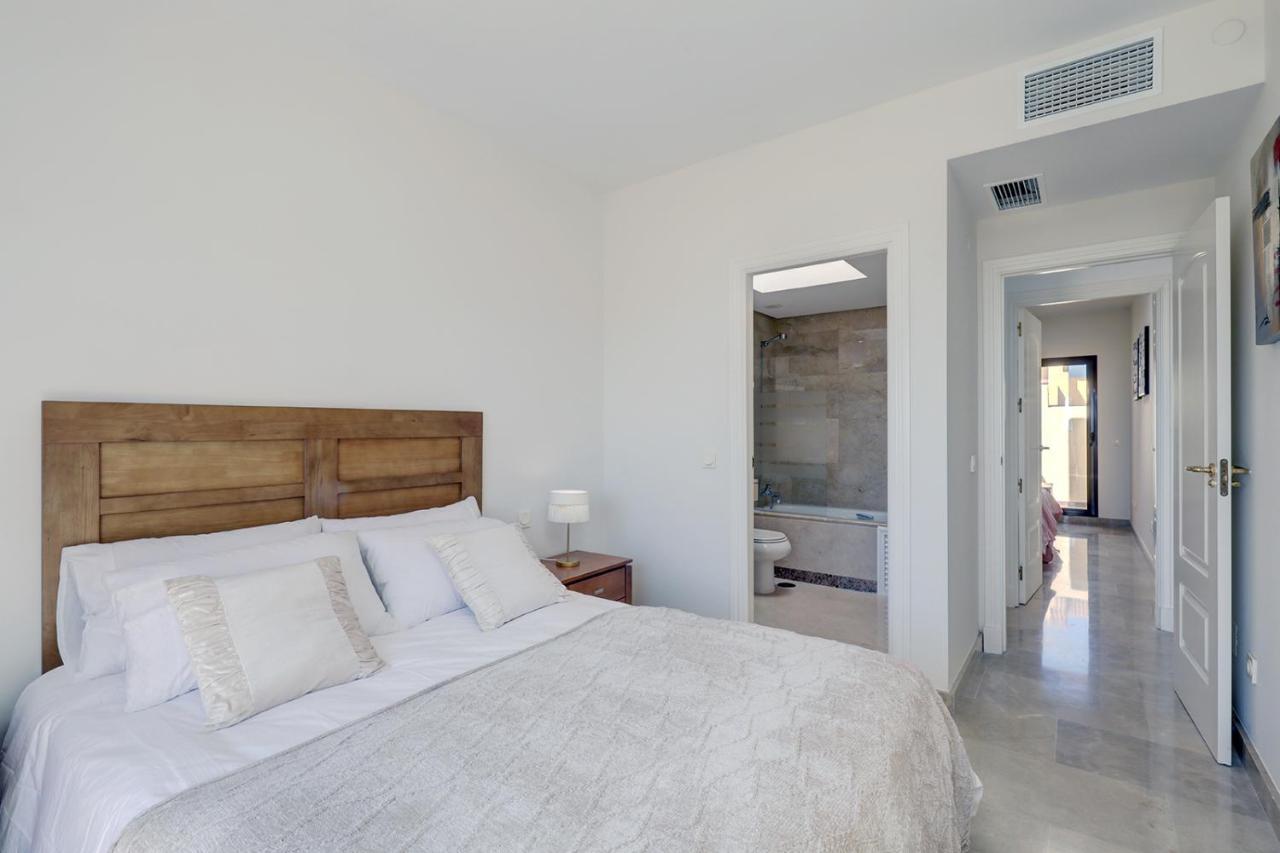 Duquesa Village Apartment - 2 Bed/2 Bath Apartment With Panoramic Sea Views マニルバ エクステリア 写真