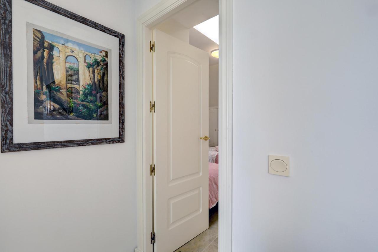 Duquesa Village Apartment - 2 Bed/2 Bath Apartment With Panoramic Sea Views マニルバ エクステリア 写真
