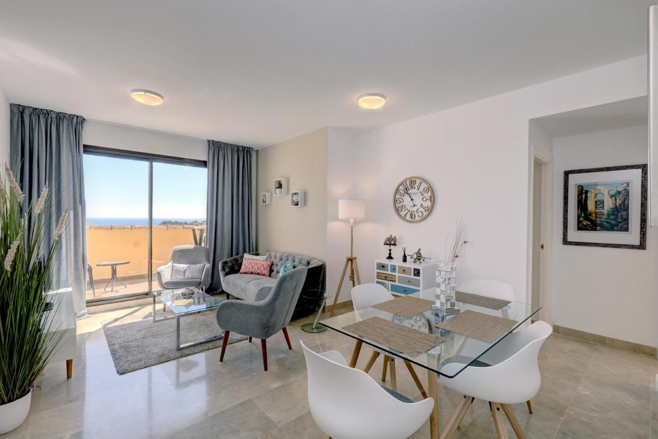 Duquesa Village Apartment - 2 Bed/2 Bath Apartment With Panoramic Sea Views マニルバ エクステリア 写真