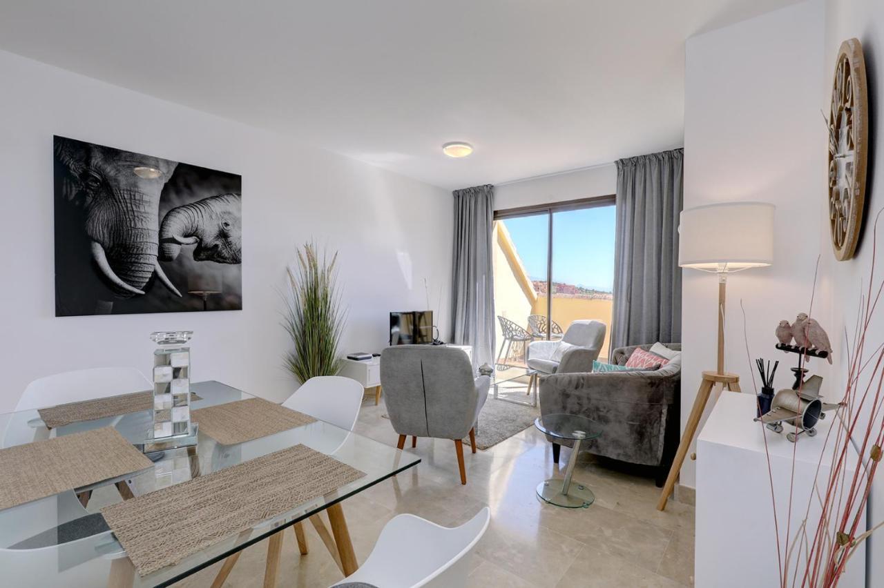 Duquesa Village Apartment - 2 Bed/2 Bath Apartment With Panoramic Sea Views マニルバ エクステリア 写真