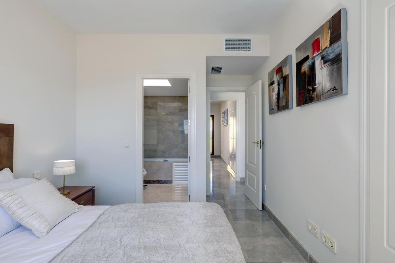 Duquesa Village Apartment - 2 Bed/2 Bath Apartment With Panoramic Sea Views マニルバ エクステリア 写真