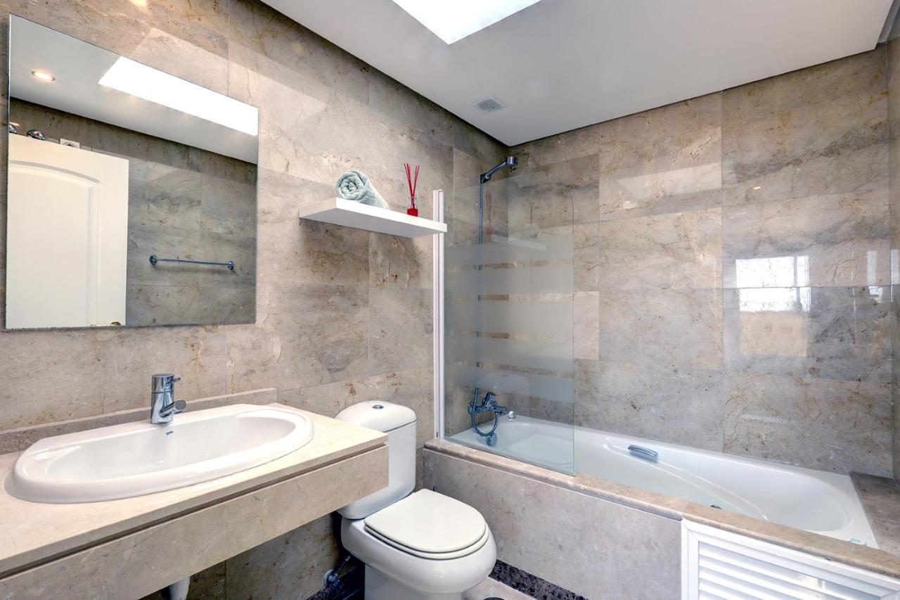 Duquesa Village Apartment - 2 Bed/2 Bath Apartment With Panoramic Sea Views マニルバ エクステリア 写真