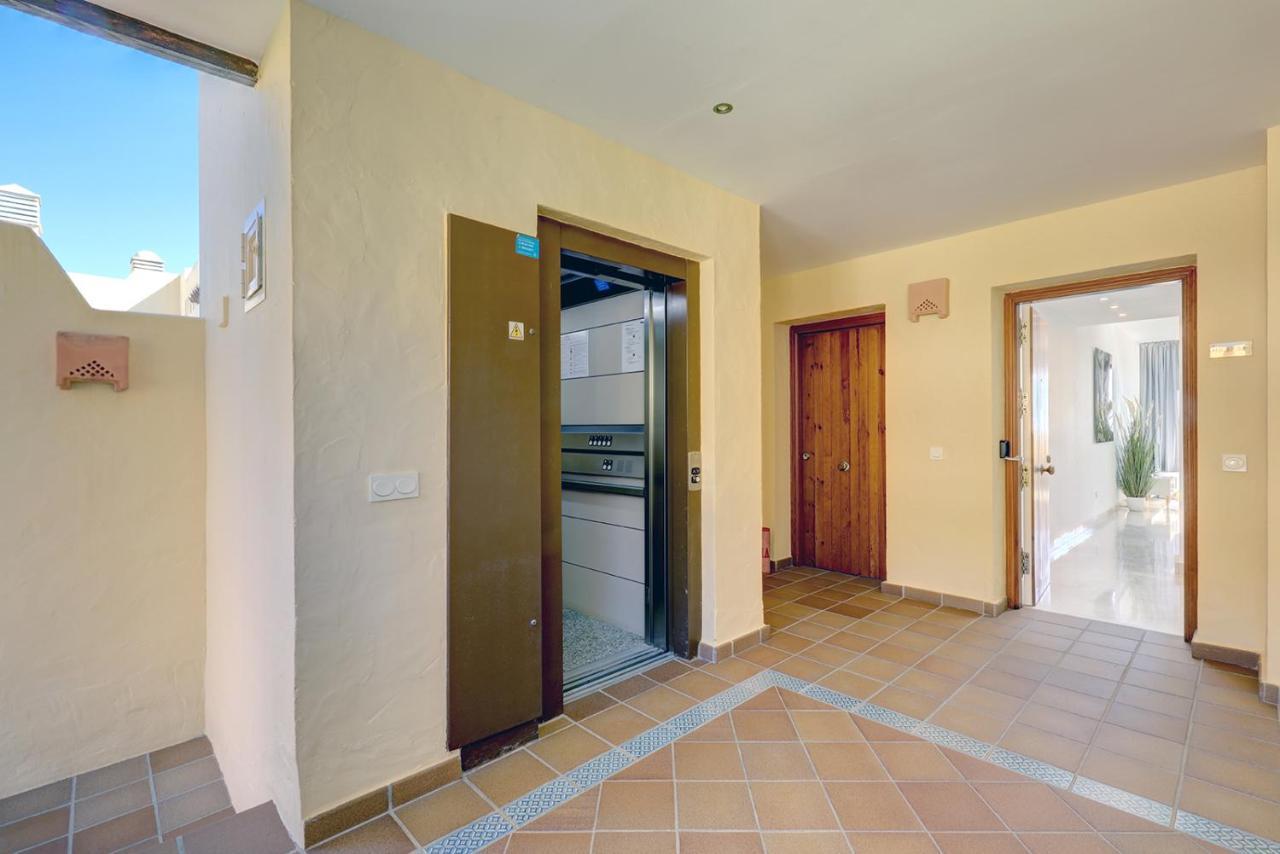 Duquesa Village Apartment - 2 Bed/2 Bath Apartment With Panoramic Sea Views マニルバ エクステリア 写真